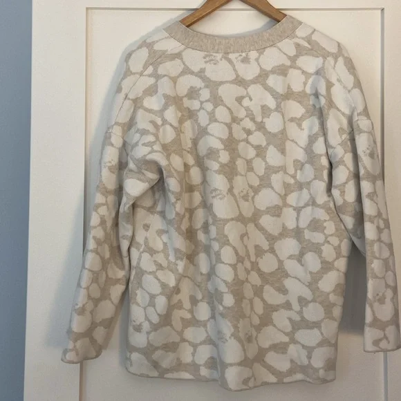 Ann Taylor Animal print Cardigan Size L - Picture 4 of 4